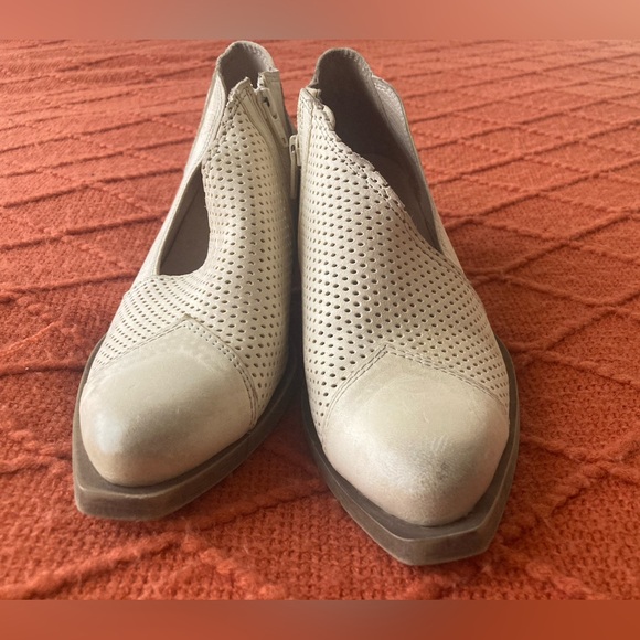 Casta Davida Booties - Picture 3 of 6